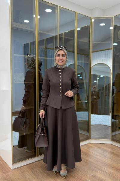 Kulp Detaylı Ceket Etekli Takım Kahverengi