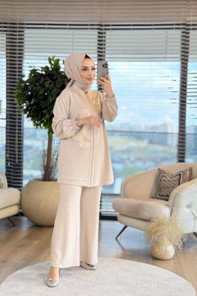 02-2368 Ön Fermuar Ve Nakışlı Takım Bej