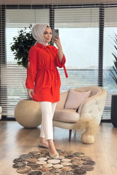 2043 Omuzu Tül Üstü Kabartma Desenli Kısa Kap Mercan