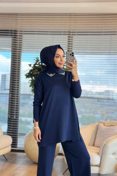 239 Yakası Pırlanta Taşlı Triko Tunik Lacivert