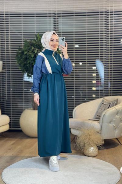 25111 Omuzlar Renkli Parçalı Elbise Zümrüt