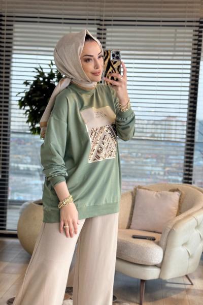 2695 Baskısı Pul Detaylı Sweatshırt Çağla