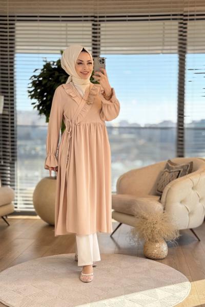 8593 Yandan Bağlamalı Yaka Kenarı Fırfırlı Elbise Bej